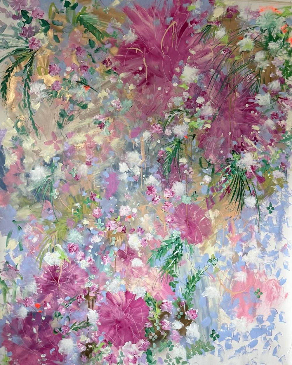 Ausschnitt eines Blütengemäldes von Juliane Golbs in Magenta, Flieder und Weiß mit goldenen Pinselspuren