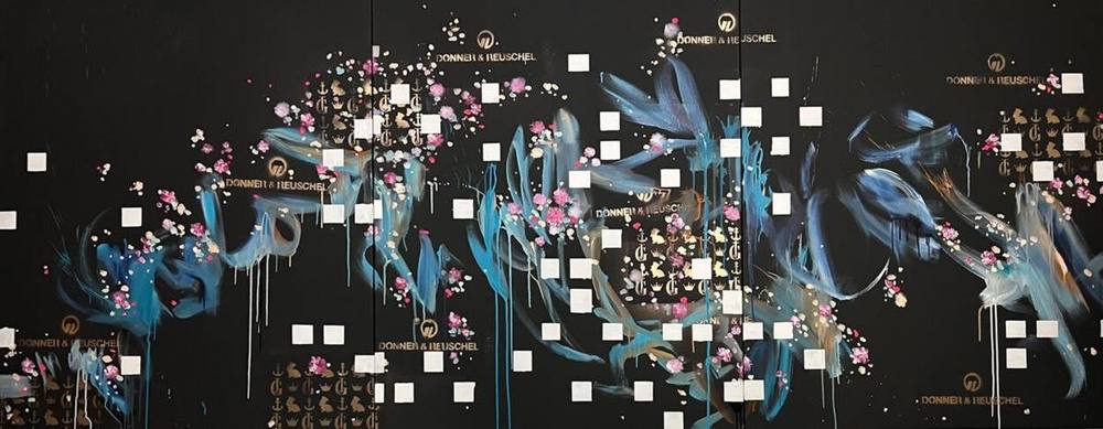 Gemälde „01 | 2023“ von Juliane Golbs in Schwarz, Blau und Weiß – Acryl auf schwarzer Leinwand 3-teilig