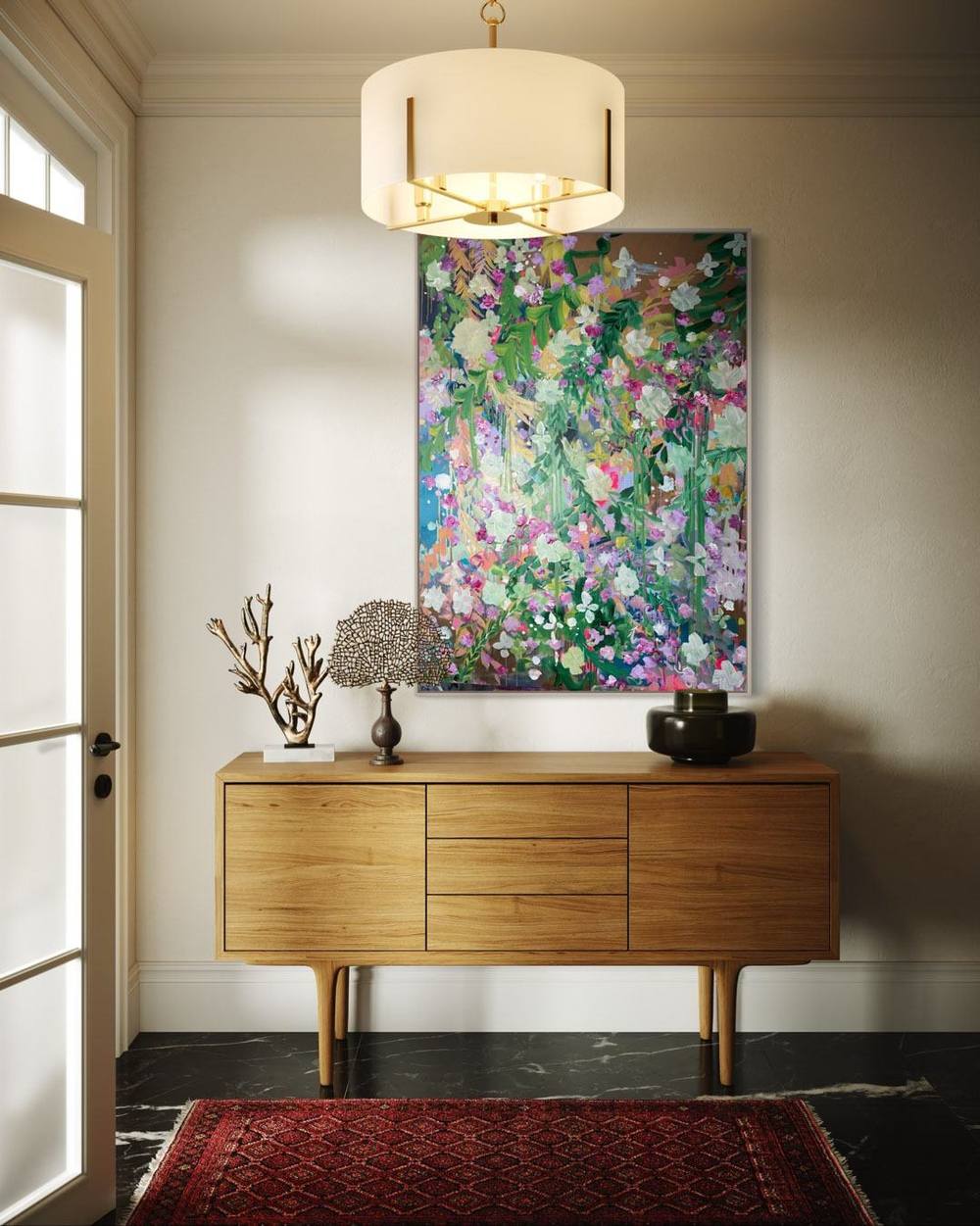 Großformatiges florales Gemälde von Juliane Golbs in Grün und Rosa über einem Sideboard in einem hellen Eingangsbereich